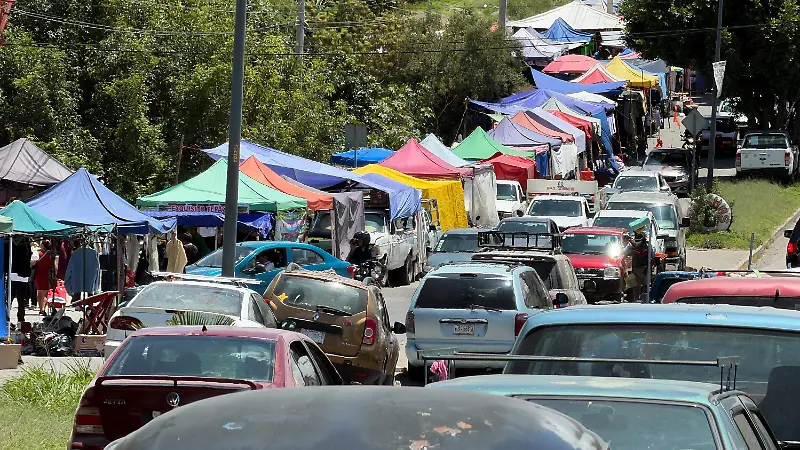 Tianguis La Curva crece más de un kilómetro e invade calles de San Ramón